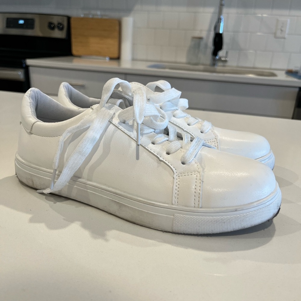 SHEIN WHITE SNEAKERS